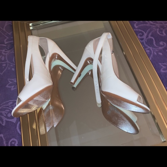 Beautiful White Shoes - Picture 7 of 11